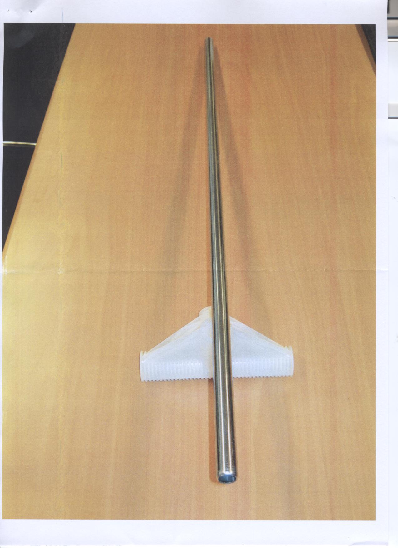Holle buizen met onder meer de volgende kenmerken:
- volgens opgave vervaardigd van verzinkt carbonstaal;
- gelast;
- koud gewalst;
- een diameter van 15 mm;
- een lengte van ongeveer 80 cm.
Met de buizen wordt een geraamte opgebouwd voor een kweektent (een zogenoemde darkroom).