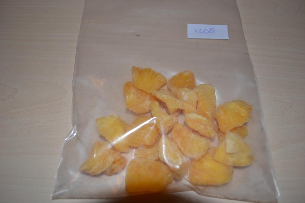 Stukjes ananas, met onder meer de volgende kenmerken:
- gedroogd;
- met toegevoegde suiker door middel van onderdompeling in een suikerstroop;
- bevat geen alcohol. 
De stukjes ananas worden aangeboden in verpakkingen met een netto inhoud van meer dan 1 kilo.