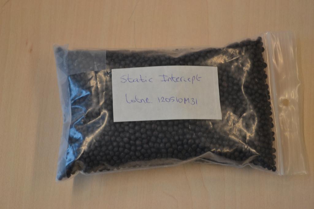 Static Intercept, zijnde een kunststof van polyethyleen met onder meer de volgende kenmerken:
- in primaire vorm;
- in korrelvorm;
- voorzien van een kopergehalte.