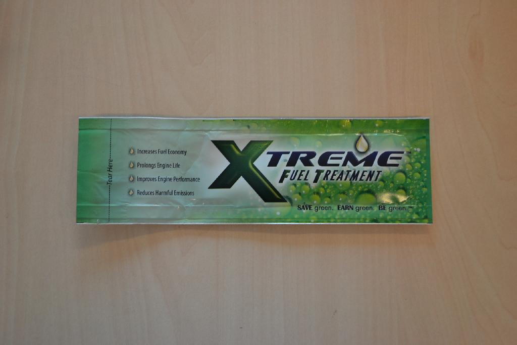 Een additief of bijmengsel voor motorbrandstof, met onder andere de volgende kenmerken:
- in de vorm van een vloeistof;
- lichte aromaten (alkyl-benzenen) bevattend;
- geen loodverbindingen bevattend.
Het product is opgemaakt voor de verkoop in het klein in een langwerpig zakje met een inhoud van 10 ml. Het product moet worden aangemerkt als dopes (antiklopmiddel) voor minerale olie (benzine daaronder begrepen), geen loodverbindingen bevattend.