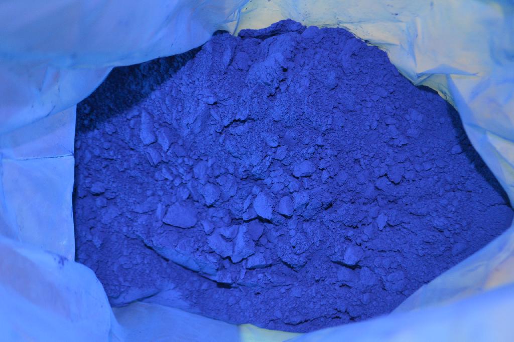 Een synthetische organische kleurstof, met onder meer de volgende kenmerken:
- een blauw pigment poeder;
- een organische pigmentstof;
- voor toepassing in inkt, verf, plastic, rubber en textiel. 
De kleurstof C.I. Pigment Blue 15 bestaat uit koper(II)-ftalocyanine en komt voor in verschillende kristalstructuren. Elke kristalstructuur geeft het pigment een andere kleur en stabiliteit. De verschillende kristalstructuren worden onderscheiden door een numeriek achtervoegsel in de naam (:0 tot :6).