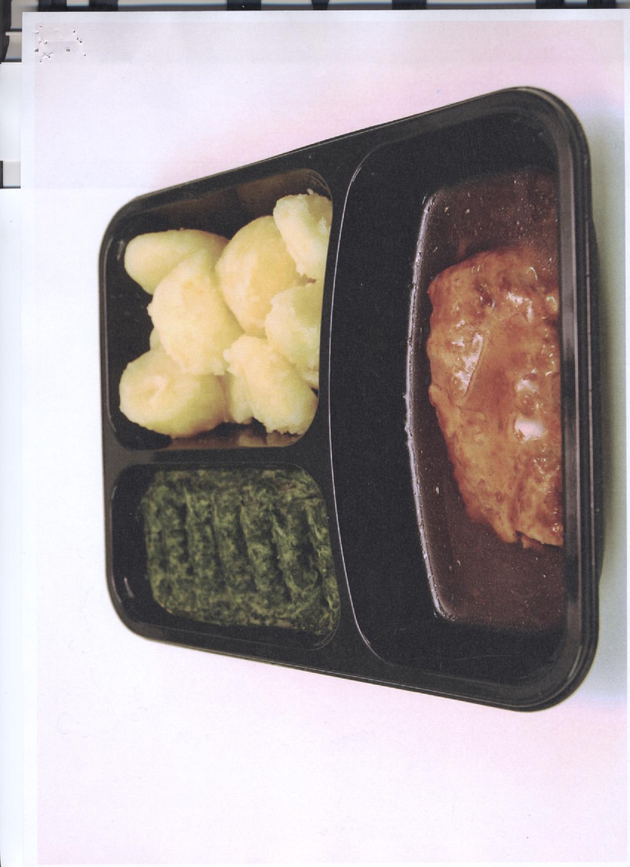 Een bereiding voor menselijke consumptie, bestaande uit een sukadelap in jus, gebroken boontjes en aardappelpuree, bevroren, met -volgens opgave- onder meer de volgende kenmerken en ingrediënten:
- een kant en klare diepvriesmaaltijd;
- aardappelpuree (35%) in één vak;
- gebroken boontjes (30%) in een tweede vak;
- een sukadelapje (16%) met jus (19%) in een derde vak;
- het gehalte aan vlees/slachtafvallen bedraagt minder dan 20%;
- aardappel, sperziebonen, water, rundvlees, gemodificeerd zetmeel, tomatenpuree, uipoeder, gebrande suiker, 
  margerine, ui, room, melk, magere melkpoeder, smaakversterker E623 en E622, kleurstof E150c, roomboter, 
  tarwebloem, plantaardige olie en vet, suiker aroma met soja, knoflook, selderijzaad, kaliumchloride, 
  kruiden en specerijen.
Het product is opgemaakt voor de verkoop in het klein en wordt aangeboden in een 3 vaks-verpakking. Het wezenlijke karakter wordt bepaald door de bevroren groenten.