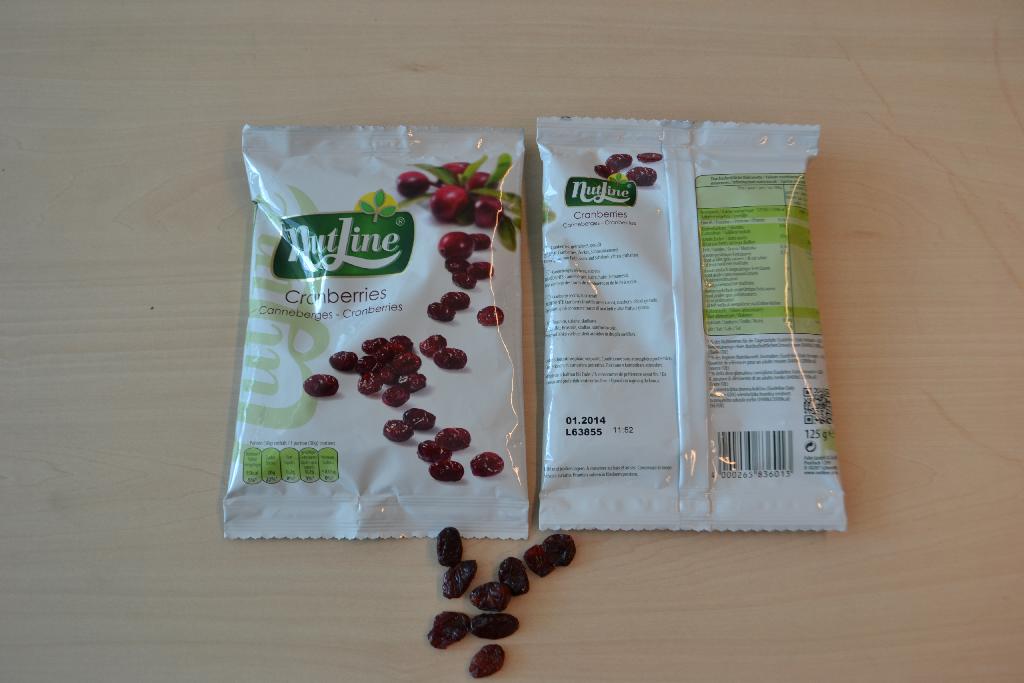 Cranberries met -volgens opgave- onder meer de volgende kenmerken en ingrediënten:
- in de verschijningsvorm van donkerrode gedroogde stukken vruchtvlees;
- cranberries;
- suiker; 
- zonnebloemolie.
Het product is opgemaakt voor de verkoop klein en wordt aangeboden in een verpakking van 125 gram.