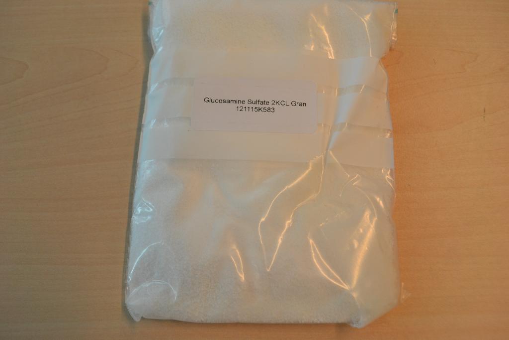 Een wit poeder bestaande uit onder meer:
- zout van glucosamine.
Het poeder wordt aangeboden in vaten van 25kg.