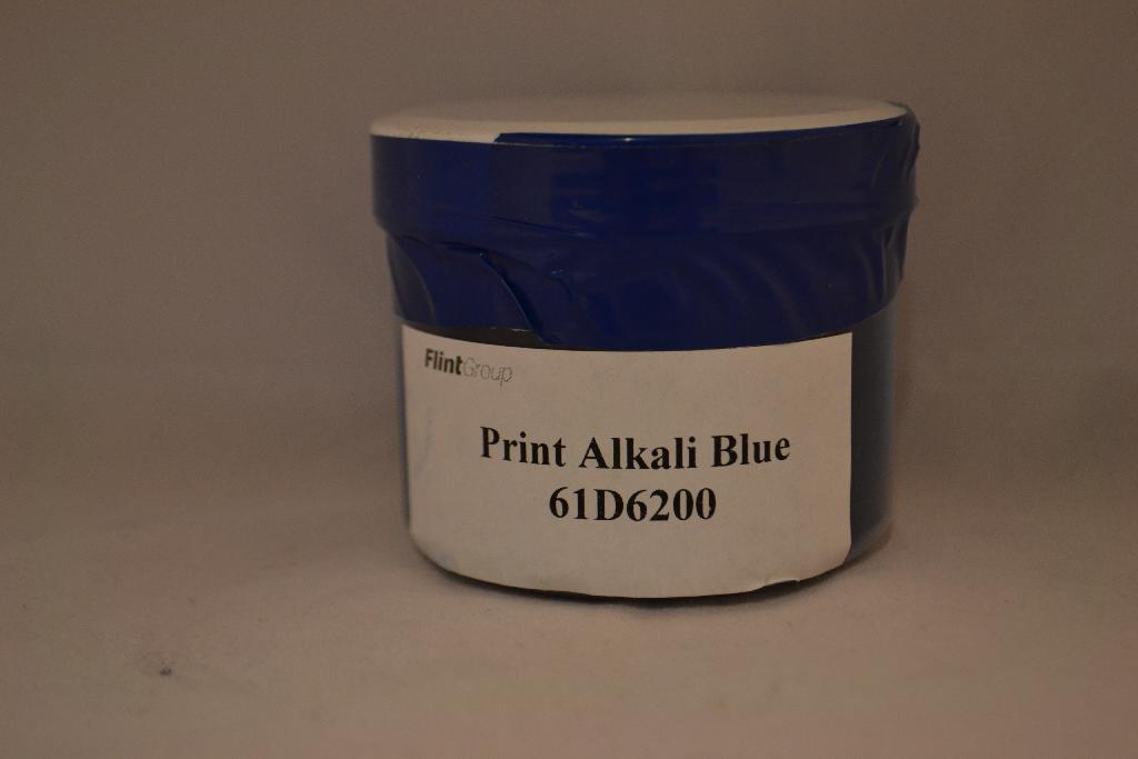 Een synthetische organische kleurstof met onder meer de volgende kenmerken:
- pigmenten in poedervorm;
- met een donkerblauwe kleur;
- voor toepassing in zogenoemde coldset, heatset en sheetfed drukinkt.
Het product wordt aangemerkt als een synthetische organische kleurstof, ook indien chemisch welbepaald zoals bedoeld bij GS-post 3204 van de gecombineerde nomenclatuur.