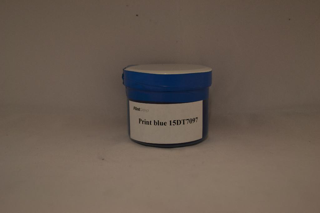 Een synthetische organische kleurstof met onder meer de volgende kenmerken:
- pigmenten in poedervorm;
- met een donkerblauwe kleur;
- kleurstof C.I. Pigment Blue 15:3;
- voor toepassing in zogenoemde coldset, heatset en sheetfed drukinkt.
Het product wordt aangemerkt als een synthetische organische kleurstof, ook indien chemisch welbepaald zoals bedoeld bij GS-post 3204 van de gecombineerde nomenclatuur.