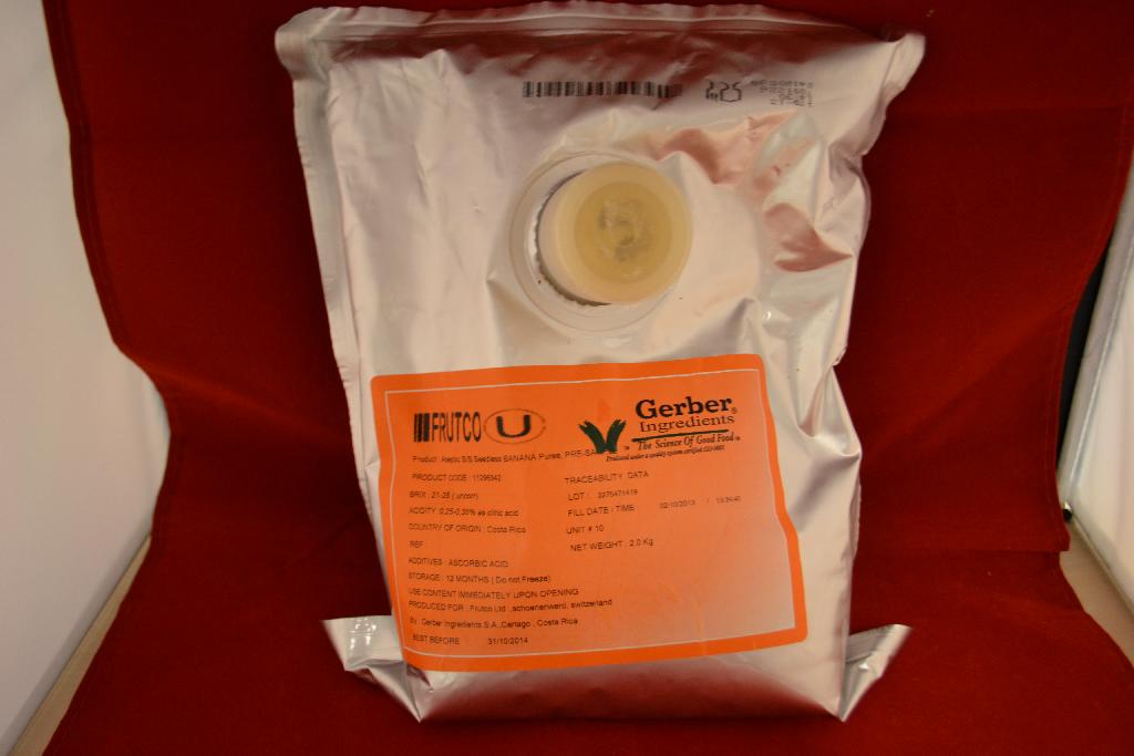 Bananenpuree, met –volgens opgave- onder andere de volgende kenmerken:
- in de verschijningsvorm van een beige visceuze vloeistof;
- niet bevroren;  
- niet ingedikt;
- gesteriliseerd; 
- met toegevoegde suiker;
- met toegevoegde vitamine C;
- zonder toegevoegde alcohol. 
Het product wordt aangeboden in verschillende aseptische verpakkingen van 230 of 920 kg.