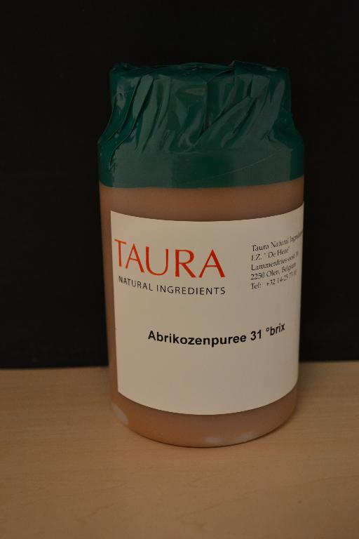 Een vruchtenpuree met -volgens opgave- onder andere de volgende kenmerken en ingrediënten:
- vervaardigd van abrikozen;
- door koken of stoven verkregen;
- zonder toegevoegde suiker;
- een suikergehalte van meer dan 13 doch niet meer dan 30 gewichtspercenten;
- aseptisch verpakt;
- in de verschijningsvorm van een bruine dikke puree.
De vruchtenpuree wordt aangeboden in vaten met een nettogewicht van 240 kg.