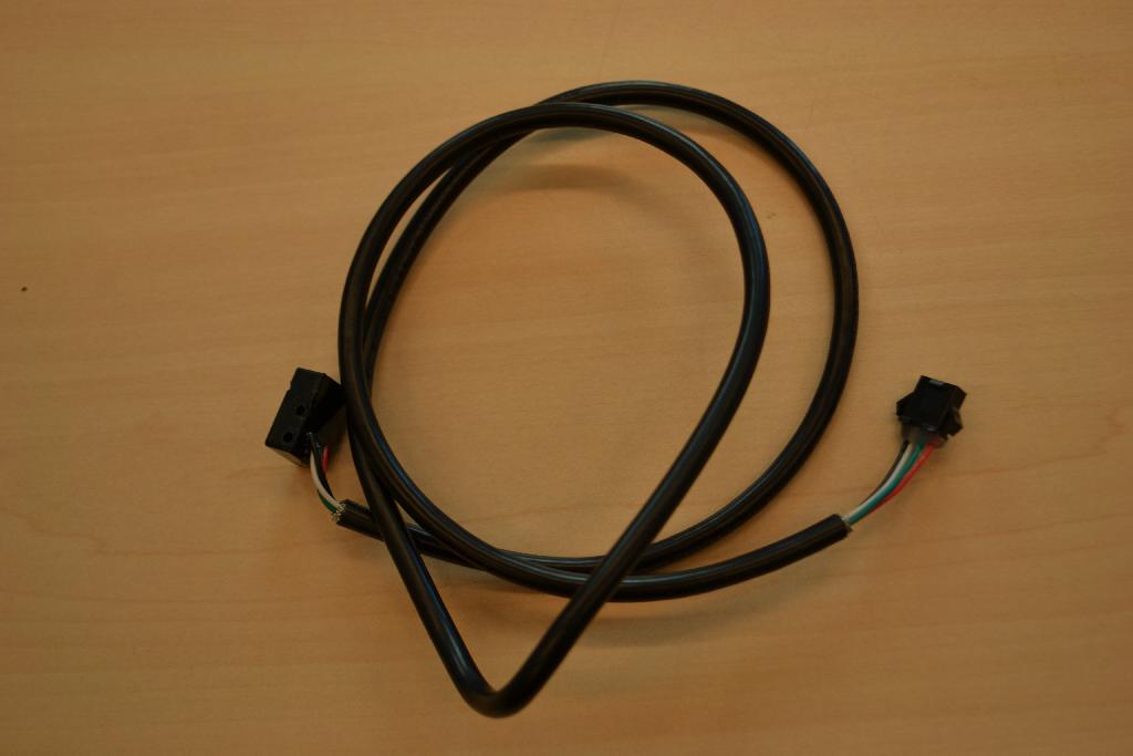 Een rotatiesensor (cranksensor) voor een elektrische fiets met onder andere de volgende uiterlijke en technische kenmerken:
- een kabel;
- aan één uiteinde voorzien van een aansluitstekker; 
- aan het andere uiteinde voorzien van een rotatiesensor (cranksensor);
- bestemd voor het registreren van het aantal omwentelingen ten behoeve van de controller. 
De welbepaalde functie van het geheel is die van een toerenteller zoals bedoeld bij GS-post 9029 van de gecombineerde nomenclatuur.