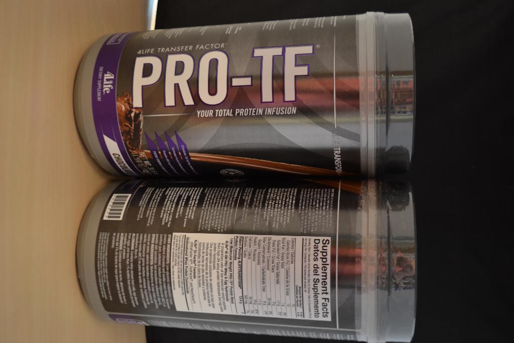 Een voedingssupplement met -volgens opgave- onder andere de volgende kenmerken en ingrediënten:
- in de verschijningsvorm van een bruin poeder;
- wei proteïnen concentraat;
- wei proteïnen hydrolysate;
- maltodextrine;
- eiwit proteïnen;
- cacao;
Het poeder is opgemaakt voor de verkoop in het klein en wordt aangeboden in een kunststof pot met een inhoud van 897 gram of in een kartonnen doos met 14 zakjes á 39 gram. 
Door de aanwezigheid van cacao is indeling onder GS-post 2106 niet mogelijk en wordt het product ingedeeld onder GS-post 1806 van de gecombineerde nomenclatuur.