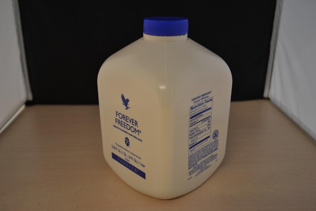 Een gebruiksklare drank met -volgens opgave- onder andere de volgende kenmerken en ingrediënten:
- in de verschijningsvorm van een vloeistof;
- geen suiker bevattend;
- aloë vera gel;
- citroenzuur;
- fructose;
- ascorbinezuur;
- sorbitol;
- sinaasappelaroma.
Het product is opgemaakt voor de verkoop in het klein in een kunststof fles met een netto-inhoud van 1000 ml. Het betreft een gebruiksklare niet-alcoholische drank, geen product bedoeld bij de GS-posten 0401 tot en met 0404 of vetstoffen afkomstig van producten bedoeld bij de GS-posten 0401 tot en met 0404 bevattend, zijnde geen drank op basis van soja of noten, zoals bedoeld bij GN-onderverdeling 2202 99 19 van de gecombineerde nomenclatuur.