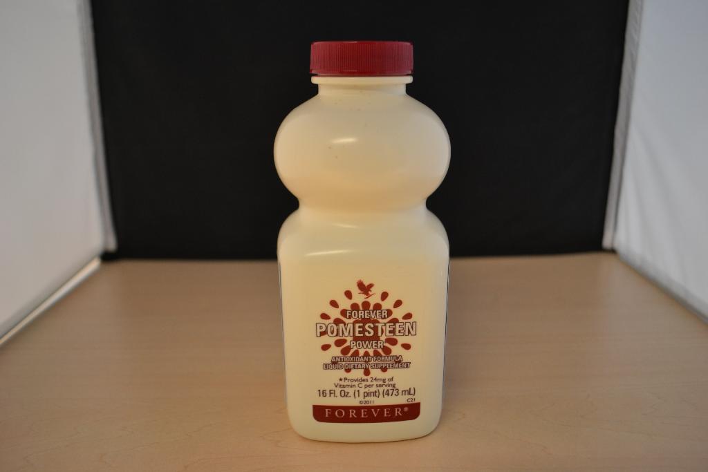 Een gebruiksklare drank met -volgens opgave- onder andere de volgende kenmerken en ingrediënten:
- in de verschijningsvorm van een vloeistof;
- suiker bevattend;
- water;
- aloë vera gel;
- vruchtensappen waaronder mangosteensap, bosbessensap, granaatappelsap, perensap en braamsap;
- kaliumsorbaat.
Het product is opgemaakt voor de verkoop in het klein in een kunststof fles met een netto-inhoud van 473 ml.
Het betreft een gebruiksklare niet-alcoholische drank, geen product bedoeld bij de GS-posten 0401 tot en met 0404 of vetstoffen afkomstig van producten bedoeld bij de GS-posten 0401 tot en met 0404 bevattend, zijnde geen drank op basis van soja of noten, zoals bedoeld bij GN-onderverdeling 2202 90 19 van de
gecombineerde nomenclatuur.

Deze BTI vervangt de BTI met referentienummer NL RTD-2016-0121.