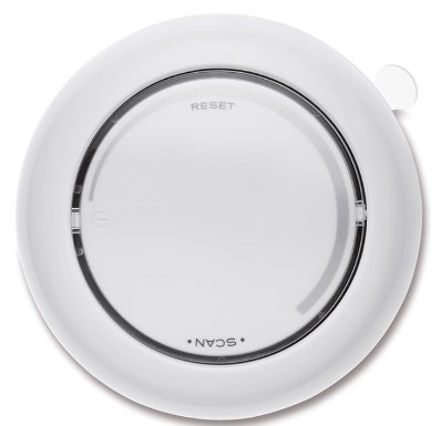 Een zogenoemde FM-doucheradio, zijnde een ontvangtoestel voor radio-omroep, met onder meer de volgende uiterlijke en technische kenmerken:
- een ronde behuizing van ABS kunststof;
- een compartiment voor 2 batterijen van het type AAA;
- een afneembare voet die is voorzien van een kunststof zuignap;
- een draaibare schijf voor het aan- en uitzetten en het regelen van het volume;
- een drukknop voor de kanaalkeuze;
- een ingebouwde luidspreker;
- afmetingen van 96 x 96 x 60 mm.
De doucheradio is verpakt in een kartonnen doosje en is gereed voor de verkoop in het klein.