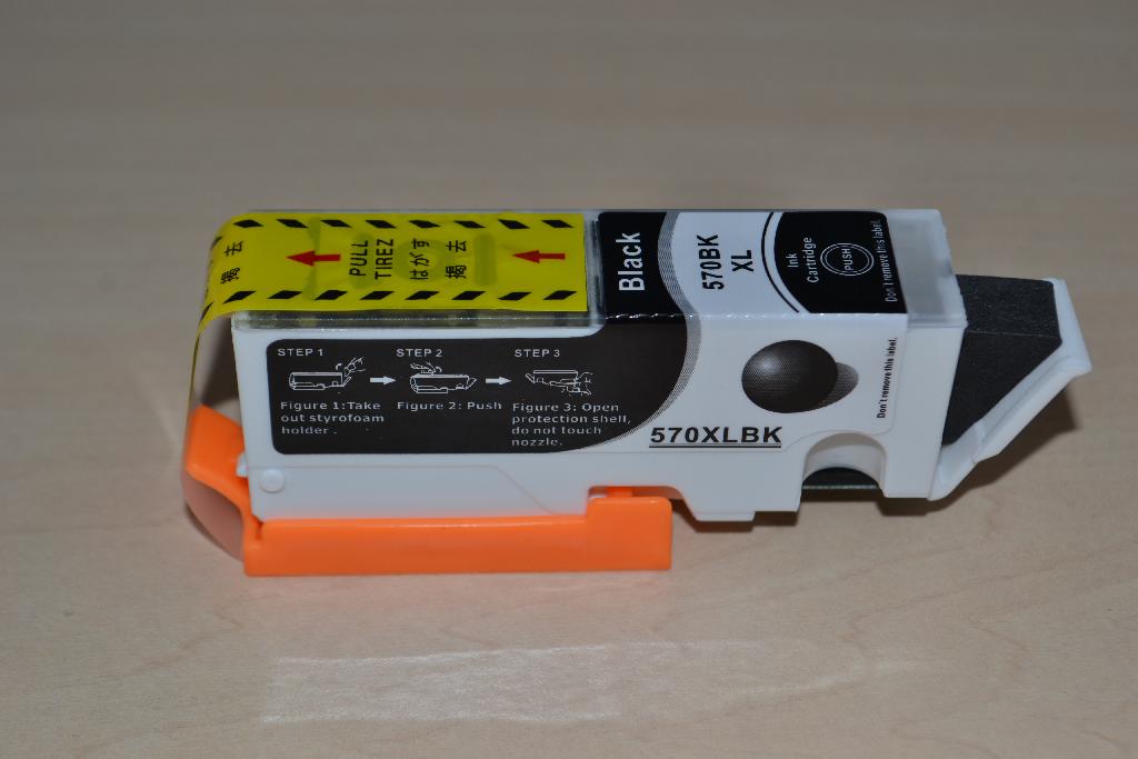Een inktcartridge met -volgens opgave- onder meer de volgende kenmerken:
- ontworpen voor gebruik in een specifieke inkjetprinter;
- een buitenzijde van kunststof;
- bevat vloeibare inkt;
- de inktkleur zwart;
- een inhoud van 25 ml;
- een elektronische schakeling, zijnde een chip;
- zonder geïntegreerde printkop;
- maximale afmetingen (afdekking met kunststof strip niet meegerekend) van (L x B x D) 100 x 36 x 23 mm.
Het wezenlijke karakter van de inktcartridge wordt bepaald door de inkt zoals bedoeld bij GS-post 3215 van de gecombineerde nomenclatuur.