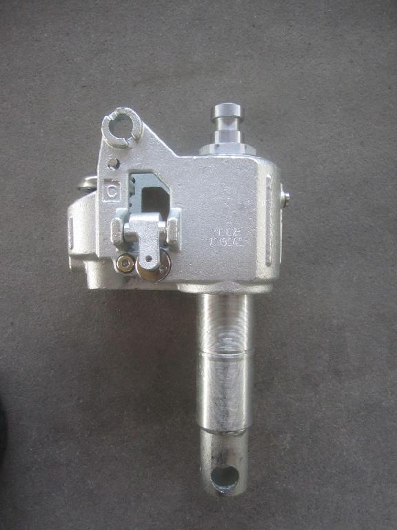 Mechanizm hydrauliczny stosowany jako część składowa w ręcznych wózkach paletowych do podnoszenia i opuszczania wideł. Wózki te służą do przewozu palet. Są pchane, ciągnięte i sterowane ręcznie przez pieszego operatora za pomocą przegubowej sterownicy oraz przystosowane do gładkich, płaskich i twardych nawierzchni. Ręczne wózki paletowe przeznaczone są wyłącznie do podnoszenia ładunku, poprzez pompowanie sterownicą, na wysokość wystarczającą do jego przewożenia; nie mają żadnych dodatkowych funkcji, jak na przykład ważenie uniesionego na palecie ładunku. Mechanizm hydrauliczny jest przywożony z Chin.