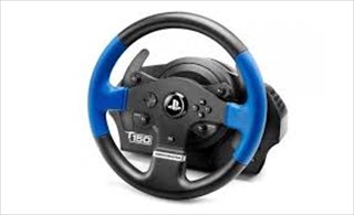 Kierownica przeznaczona do konsol PlayStation, jest kompatybilna również z komputerami PC. Pracuje na platformie PC i Microsoft XBOX. Urządzenie wyposażone jest między innymi w dwie łopatki do zmiany biegów, przyciski akcji, wielokierunkowy d-pad do nawigacji po menu, diody sygnalizacyjne. Posiada śrubowy system mocowania, zapewniający stabilność na stole lub biurku. Kierownica prezentowana jest z podnóżkiem z trzema metalowymi pedałami, kablem USB i instrukcją obsługi. Średnica kierownicy - 28 cm, kąt obrotu w zakresie od 270 do 1080 stopni. Wymiary zewnętrzne opakowania (w cm szerokość x wysokość x długość): 36 x 31 x 51,50. Masa opakowania: 8,04 kg.
