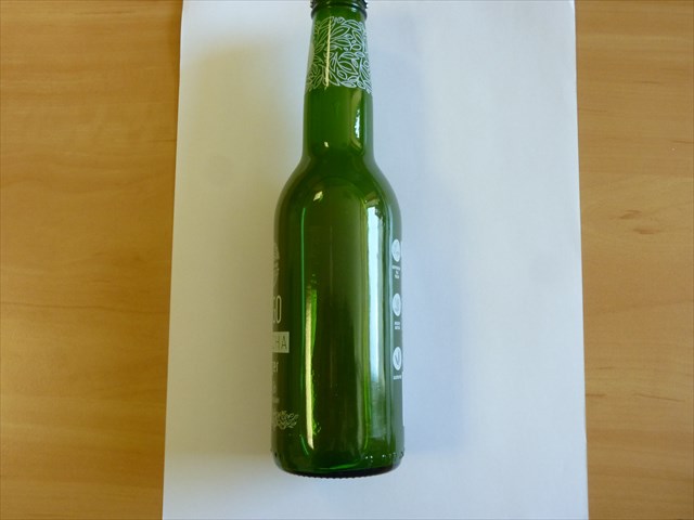 Napój bezalkoholowy, o smaku gruszkowym, zawierający w składzie m.in.: wodę, syrop z agawy, zieloną herbatę Matcha, kwas cytrynowy, aromat gruszkowy, koncentrat soku gruszkowego.
Napój prezentowany w butelkach szklanych o poj. 330 ml, zamykanych zakrętką koronkową typu twist off.