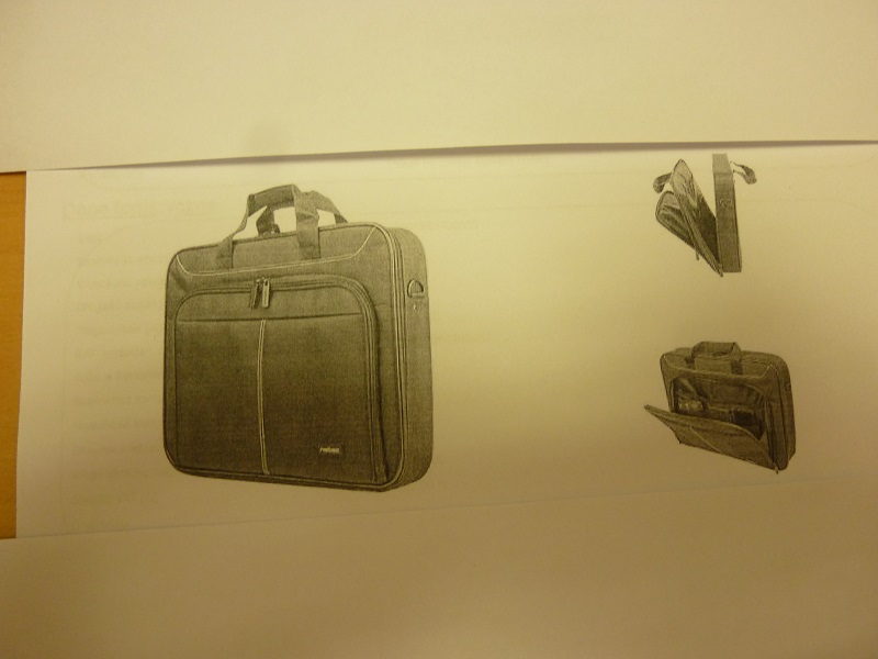 Torba do Laptopa Natec Doberman 17.3" – w kolorze czarnym wykonana z materiałów włókienniczych (nylon). Składa się z komory głównej zapinanej na zamek błyskawiczny, w której umocowano taśmy z rzepem do przymocowania laptopa. Dodatkowo wewnątrz znajduje się specjalnie zaprojektowana kieszeń na akcesoria. Boki głównej komory są dodatkowo usztywnione i wyłożone miękkim materiałem. Torba posiada zewnętrzną kieszeń zapinaną na zamek błyskawiczny pełniącą rolę aktówki. Torba wyposażona w dwie rączki z materiałów włókienniczych oraz regulowany, przypinany metalowymi klamrami pasek umożliwiający noszenie na ramieniu, dodatkowo posiada System Trolley, który pozwoli w łatwy sposób przymocować torbę do raczki walizki podróżnej.