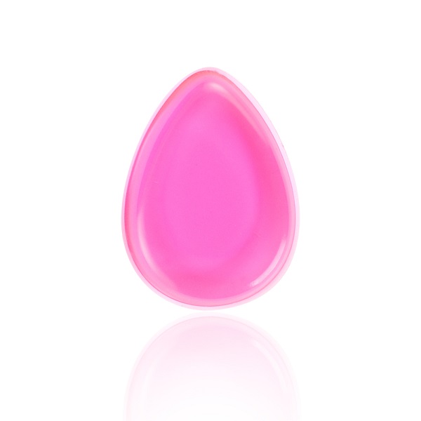 Produkt wykonany z tworzywa sztucznego (silikon) na zewnątrz pokryty powłoką z TPU, o owalnym kształcie i wymiarach 6,5 x 4 cm. Artykuł przeznaczony do nakładania płynnych kosmetyków. Opakowanie stanowi torebka z tworzywa sztucznego.