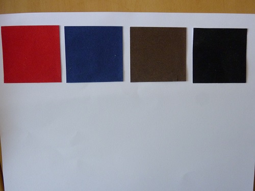 Papier w arkuszach A4, niebielony, powlekany dwustronnie kaolinem, jednostronnie flokowany tworzywem sztucznym. Grubość warstwy z tworzywa sztucznego stanowi mniej niż połowę całkowitej grubości wyrobu. Papier stosowany jest do prac kreatywnych, np. przygotowywanie kart okolicznościowych, zdobień. Papier dostępny w różnych kolorach powleczenia (np. czerwony, niebieski, brązowy, czarny).