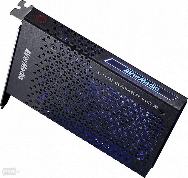 Rejestrator obrazu (karta PCI-E) montowany do wnętrza komputera PC w obudowie siatkowej. Składa się z płytki drukowanej z wtykiem PCI-E, panela przedniego z dwoma złączami HDMI i dwoma Mini Jack. Działa w systemie plug and play. Obsługuje rozdzielczości: 480i,  480p, 576p, 720p, 1080i do max 1080p@60. Nie może pracować samodzielnie i nie przechowuje danych. Nagrywanie na dysku twardym komputera. Służy do przechwytywania i strumieniowania obrazu HDMI w jakości Full HD 1080p w trakcie prowadzonej gry na komputerze PC (spełnia funkcję inną niż przetwarzanie danych).   Wymiary: 125 mm x 151 mm x 21,5 mm. Masa: 145 g.