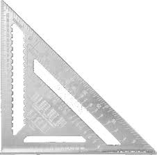 Kątownik stolarski wykonany z aluminium z podstawą. Posiada grawerowaną podziałkę 300 mm i wytłoczoną podziałkę calową oraz tabelę przeliczeniową do krokwi. Wyposażony w stopkę umożliwiającą precyzyjne ułożenie kątownika względem mierzonego elementu. Służy do wyznaczania linii równoległych i kąta 45 i 90 stopni.