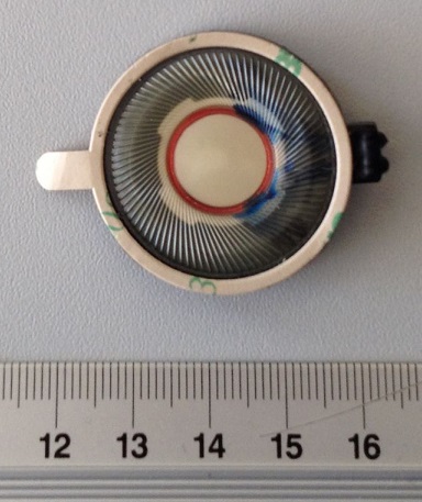 Przetwornik elektroakustyczny w obudowie z tworzywa sztucznego o wymiarach (średnica x wysokość) 34 mm x 4,1 mm. Zakres częstotliwości znamionowej 300-20 kHz. Stosowany jako sygnalizator. 
Decyzja wydana powtórnie w miejsce WIT numer PL-WIT-2014-00296.