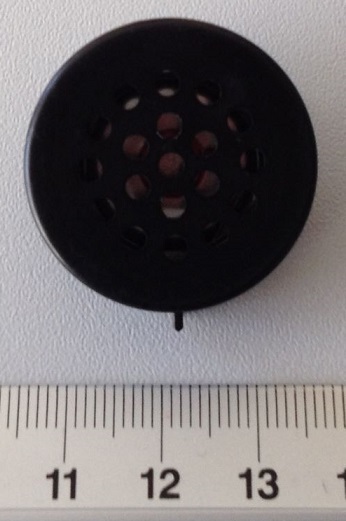 Przetwornik elektroakustyczny w obudowie z tworzywa sztucznego o wymiarach (średnica x wysokość) 30 mm x 12,8 mm. Zakres częstotliwości znamionowej 320-3500 Hz. Stosowany jako sygnalizator. 
Decyzja wydana powtórnie w miejsce WIT numer PL-WIT-2014-00523.