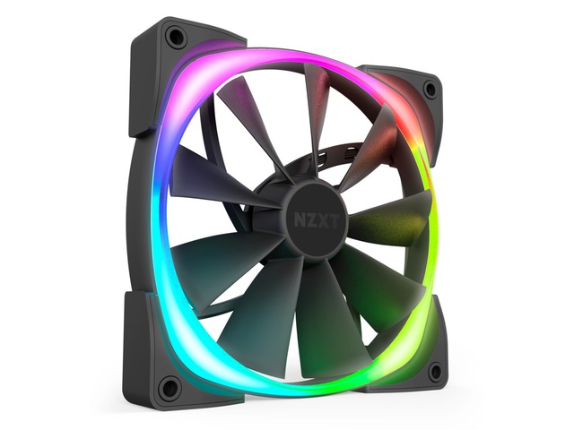 Wentylatory AER RGB przeznaczone do instalacji w obudowach PC. Posiadają silnik, nachylony wlot i wylot powietrza, łopatki z wyprofilowanymi zakończeniami oraz oświetlenie RGB, składające się z 8. diod LED oraz rozpraszacza światła. Wirnik osadzony jest w ramie z czterema otworami montażowym. Produkt wykonany został z tworzywa sztucznego, gumy i metalu. Średnica wentylatorów: 120 lub 140 mm, wysokość 26 mm.