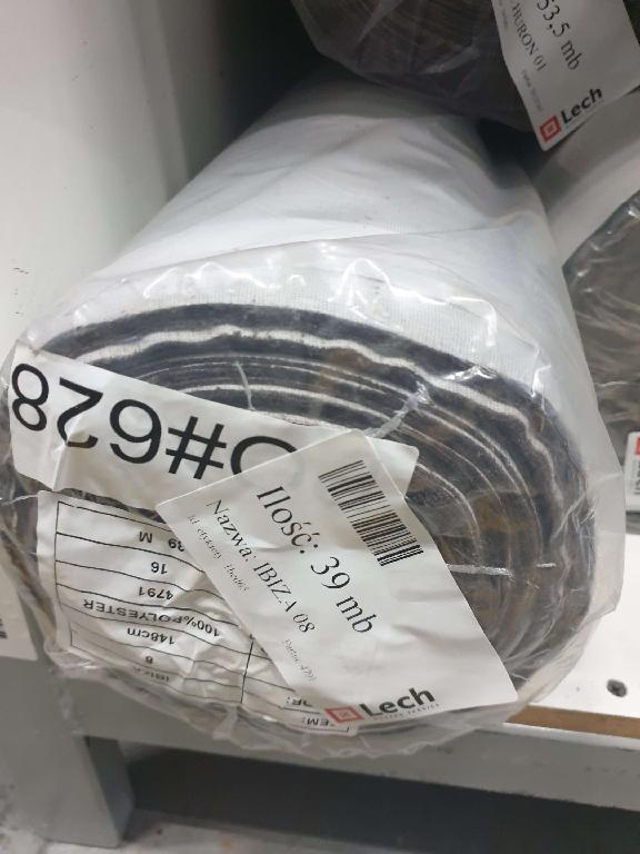 Tkanina dwuwarstwowa. Warstwę wierzchnią stanowi tkanina włosowa wątkowa o składzie 92% poliester, 8% nylon, barwiona. Od spodu tkanina wzmocniona jest poprzez podklejenie warstwą tkaniny poliestrowej o masie powierzchniowej 35 g/m2.Tkanina wykorzystywana jako materiał obiciowy do mebli. Masa powierzchniowa 235 g/m2. Tkanina o długości 50 m prezentowana na rolkach o szerokości ok. 146 cm. Tkanina dostępna w różnych kolorach..