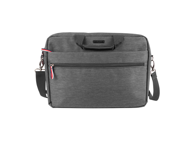 Torba do laptopa 14.1" – w kolorze ciemnografitowym wykonana z tkaniny poliestrowej. Składa się z komory głównej z wyściełaną przegrodą na laptopa i dodatkową przegrodą zapinaną na taśmę z rzepem, zapinaną na zamek błyskawiczny. Torba posiada dwie zewnętrzne kieszenie zapinane na zamek błyskawiczny. Torba wyposażona jest w dwie wzmocnione, miękkie rączki do noszenia oraz regulowany, przypinany metalowymi klamrami pasek umożliwiający noszenie na ramieniu, dodatkowo posiada System Trolley, który pozwoli w łatwy sposób przymocować torbę do rączki walizki podróżnej.