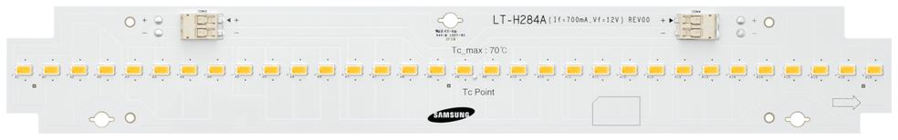 Linearny moduł LED zbudowany z diod montowanych powierzchniowo na płytce z laminatu epoksydowego w układzie liniowym. Na płytce umieszczono dwa połączenia zasilające dwu-pinowe. Moduł wykorzystywany jest w panelach oświetleniowych wzorowanych na modelach tradycyjnych lamp fluorescencyjnych T5 i T8. Podstawowe parametry pracy: temperatura barwy 3000 K, napięcie zasilania 11,6 V, prąd zasilania 700 mA, masa 28 g. Wymiary (długość x szerokość x wysokość z diodami): 280,0 mm x 40,0 mm x 5,95 mm. Pakowany na tackach w ilości 36 szt. i w pudełko po 144 szt. modułów LED.