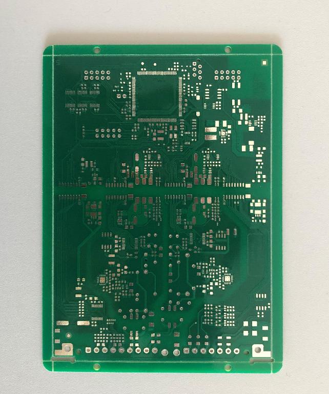Płytki drukowane w postaci wielowarstwowych obwodów z nadrukowanymi przewodnikami oraz stykami o grubości nieprzekraczającej 2,0 mm. Przeznaczone są do użycia w procesie montażu powierzchniowego lub przewlekanego komponentów  elektronicznych i mechanicznych na potrzeby produkcji urządzeń elektronicznych. Obwody wykonane zostały na izolacyjnym podłożu z tworzywa sztucznego typu FR4; nie posiadają elementów elektronicznych pasywnych i aktywnych, ani elementów mechanicznych. Płytki produkowane są w formie paneli (formatek). Jedna formatka może zawierać od kilku do 200. obwodów drukowanych. Maksymalne wymiary formatki (w cm): 55 x 35 x 03; maksymalna masa 0,25 kg.