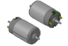 Silnik trwale wzbudzony prądu stałego o średnicy zewnętrznej 38,3 mm. Prędkość znamionowa 8037 obr./min. Moc wyjściowa 112,6 W. Napięcie 12 V/DC.