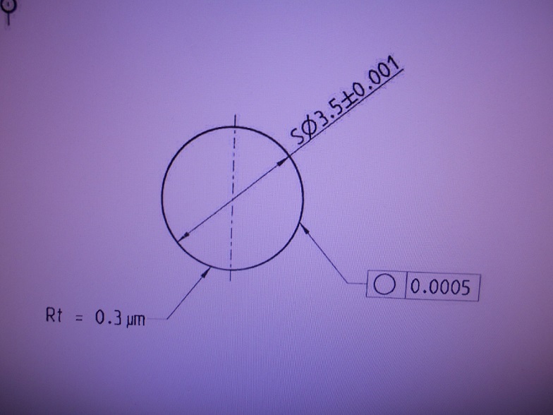 Pełna kulka o średnicy 3,5 mm z tolerancją wymiaru ± 0,001 mm, o bardzo gładkiej powierzchni, wykonana z cermetalu (sprasowany i spiekany węglik wolframu z niklem). Wyrób stosowany w łożyskach tocznych. Alternatywnie używana jako element składowy łożyska ślizgowego.