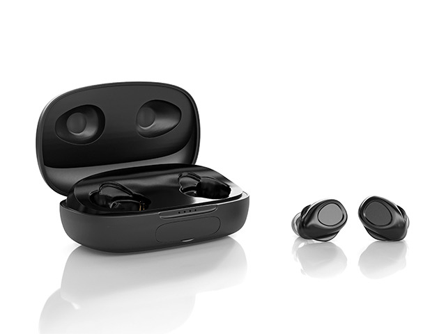 Bezprzewodowe słuchawki dokanałowe Bluetooth, z wbudowanym mikrofonem oraz z etui ładującym. Służą do słuchania muzyki oraz do prowadzenia rozmowy telefonicznej. Łączą się z urządzeniem źródłowym bezprzewodowo poprzez moduł Bluetooth 5.0. Sterowanie funkcjami urządzenia - dotykowe (przyciskiem na obudowie słuchawek): włącz/wyłącz; graj/pauza; kolejny/poprzedni utwór; odbierz/odrzuć połączenie; wywołanie asystenta głosowego, w celu wybierania numeru i realizacji połączenia/ponownego wybrania ostatniego numeru. Słuchawki wykonane z tworzywa sztucznego. Obie słuchawki i etui posiadają wbudowaną baterię. Czas działania: do 4 godzin. Zasięg: 10 m. Zakres częstotliwości: 2.402-2.480 GHz. Pasmo przenoszenia: 20-20 000 Hz. Akcesoria w zestawie: etui ładujące, kabel do ładowania USB-A – microUSB, wymienne nakładki silikonowe (3 pary – rozmiar S, M, L). Opakowanie: kartonowe pudełko.