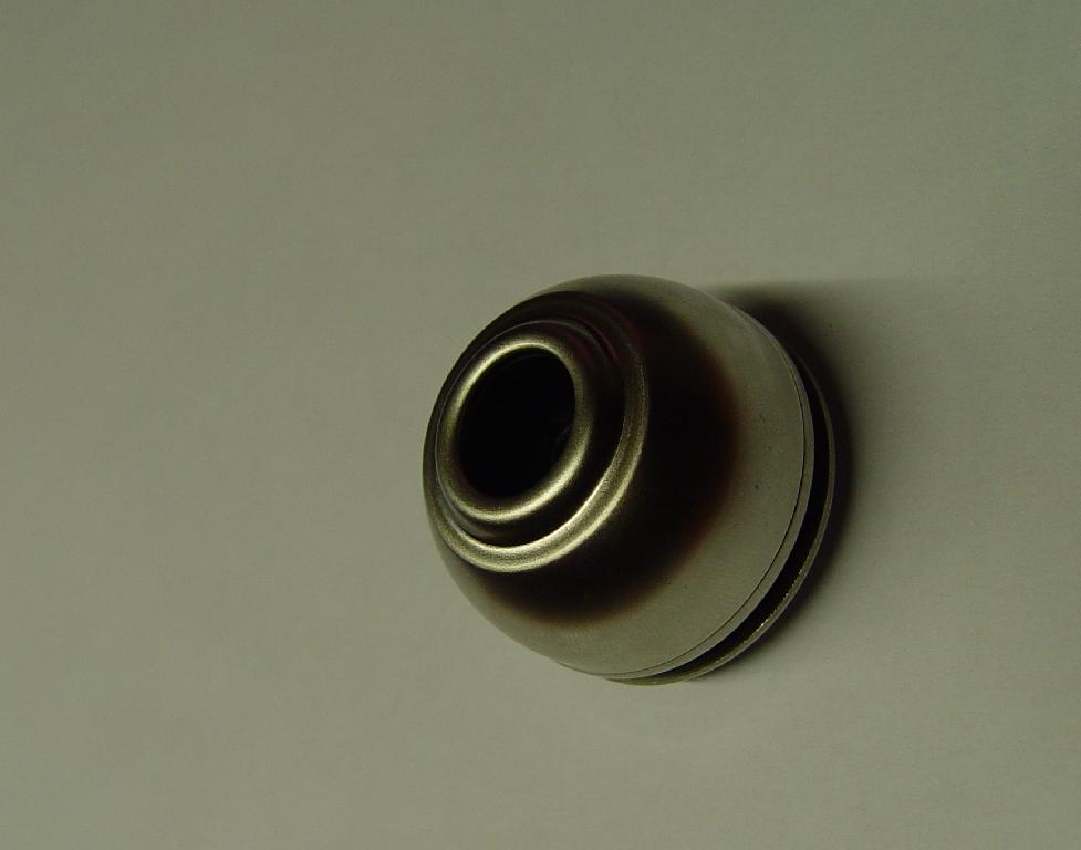 Wirnik pompy wody użytkowej, zamontowany w obudowę w kształcie półkuli, wykonaną ze stali, o średnicy około 37 mm. Stosowany w domowych instalacjach ciepłej wody.
Decyzja wydana powtórnie w miejsce WIT numer PL BTI WIT-2019-001889.