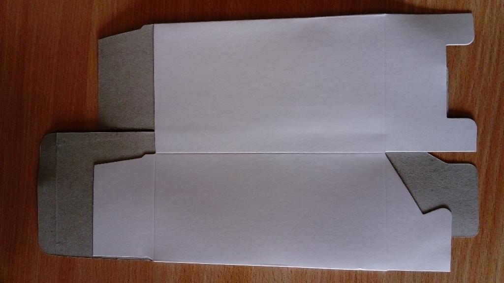 Kartoniki z tektury litej, z nadrukiem lub bez, o wymiarach (po złożeniu) 65 x 85 x 120 mm oraz 90 x 75 x 155 mm, przeznaczone do pakowania towarów. Kartoniki klejone na jednym boku, klejem wodorozpuszczalnym (nie będącym przedmiotem niniejszej WIT). Prezentowane są w stanie niezmontowanym. Kartoniki ułożone w stosy, pakowane są w kartony zbiorcze.

WIT wydana powtórnie w miejsce decyzji nr PL BTI WIT-2019-001592 z dnia 8.11.2019 r.