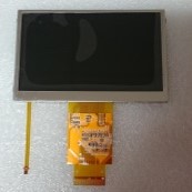 Moduł LCD TFT 4,3”, o rozdzielczości 480 x 272 RGB, bez ekranu dotykowego, z podświetleniem LED RGB, z elastyczną płytką drukowaną do podłączenia oraz z układem sterującym. Moduł jest przeznaczony do stosowania ogólnego i nie jest wytwarzany w celu zamontowania w określonych urządzeniach. Może wyświetlać obrazy nieruchome oraz wideo.