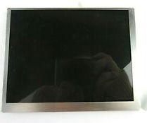 Moduł LCD TFT 5,7”, o rozdzielczości 640 x 480 RGB, z ekranem dotykowym, podświetlenie LED białe, z elastyczną płytką drukowaną do podłączenia oraz układem sterującym do adresacji pikseli. Moduł przeznaczony do stosowania ogólnego - nie jest wytwarzany w celu montażu w określonych urządzeniach.