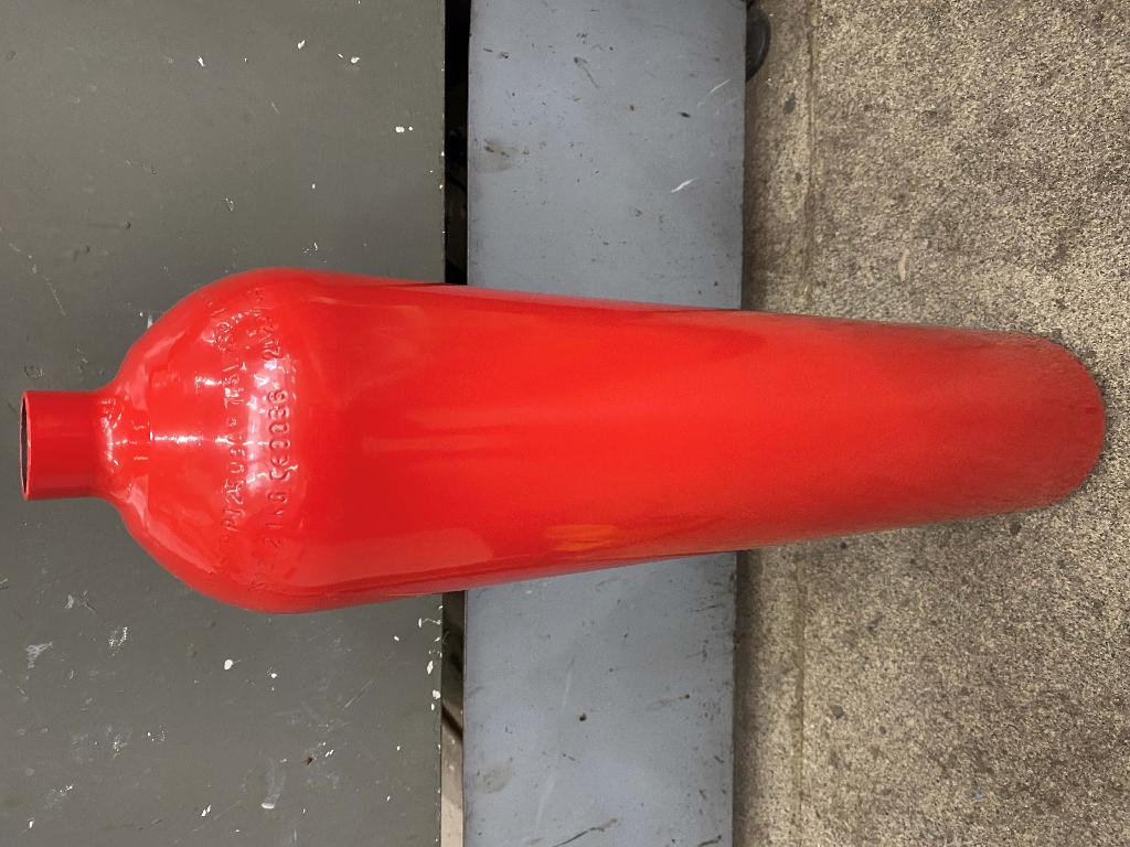 Butle o pojemności 2 kg (grubość ścianki 1,91 mm) i 5 kg (grubość ścianki 2,5 mm) przeznaczone do napełniania dwutlenkiem węgla (środek gaśniczy) i produkcji gaśnic. Butle wykonane ze stali nierdzewnej i pomalowane lakierem proszkowym poliestrowym lub mieszanką epoksydowo-poliestrową. Butle pakowane w karton w ilości 100 szt., a następnie umieszczane na palecie, z góry zabezpieczone sklejką drewnianą oraz spięte taśmami transportowymi.