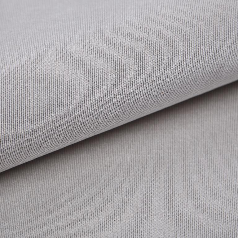 Tkanina dwuwarstwowa. Warstwę wierzchnią stanowi tkanina włosowa wątkowa o składzie 92% poliester, 8% nylon, barwiona. Od spodu tkanina wzmocniona jest poprzez podklejenie warstwą tkaniny poliestrowej o masie powierzchniowej 35 g/m2. Tkanina wykorzystywana jako materiał obiciowy do mebli. Masa powierzchniowa 235 g/m2. Tkanina o długości 50 m prezentowana na rolkach o szerokości ok. 146 cm. Tkanina dostępna w różnych kolorach. Decyzja wydana w miejsce decyzji WIT PL-WIT-2021-000572.