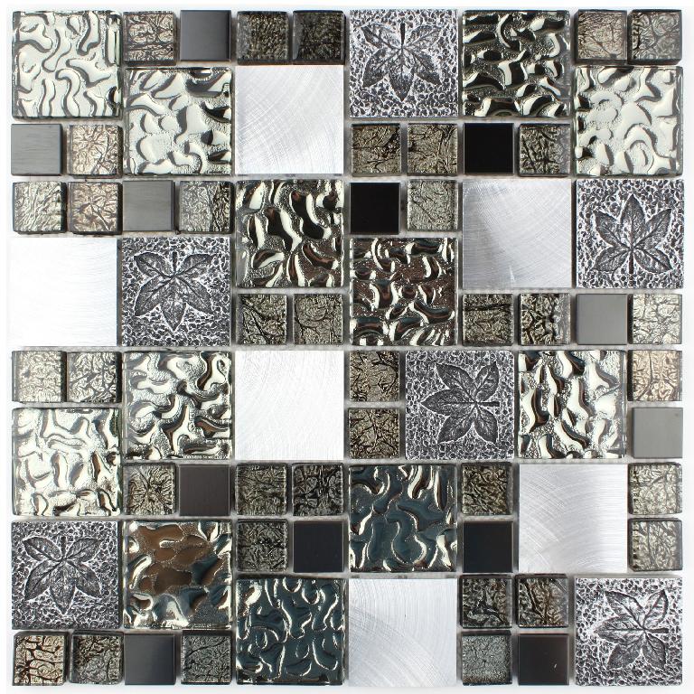 Mozaika dekoracyjna wykonana z kostek o wymiarach nieprzekraczających 50 x 50 mm. W skład mozaiki wchodzą kostki szklane, aluminiowe i ceramiczne. Największą powierzchnię ok. 70 % stanowią kostki szklane, które od spodu pokryte są warstwą tytanu lub folią. Kostki z aluminium są szlifowane. Kostki ceramiczne są ozdabiane malowanymi farbą ornamentami lub oklejane płytkami ze stali nierdzewnej.  Poszczególne kostki umieszczone są na podłożu - siatce z tworzywa sztucznego - tworząc mozaikę o wymiarach 30 x 30 cm, o grubości 8 mm. Powierzchnia zewnętrzna kostek może być gładka lub z fakturą. Mozaika stosowana jako materiał do wykładania ścian wewnątrz pomieszczeń. Pakowana po 11 szt. w opakowaniu zbiorczym.