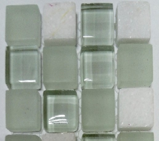 Mozaika wykonana z kostek o wymiarach 14 x 14 x 8 mm. W skład mozaiki wchodzą kostki szklane i kostki kamienne (marmur). Kostki szklane posiadają krawędzie zaoblone w wyniku podgrzewania do wysokiej temperatury i są malowane od spodu. Największą powierzchnię mozaiki stanowią kostki szklane (ok. 92% powierzchni). Poszczególne kostki umieszczone są na podłożu - siatce z tworzywa sztucznego i połączone z nią za pomocą kleju żywicznego – tworząc mozaikę o wymiarach 300 x 300 mm, o grubości 8 mm. Ilość kostek szklanych i kamiennych jest losowa. Mozaika stosowana jest jako materiał do wykładania ścian wewnątrz pomieszczeń. Pakowana po 11 szt. w opakowaniu zbiorczym. Decyzja wydana w miejsce decyzji nr PL BTI WIT-2021-000971.