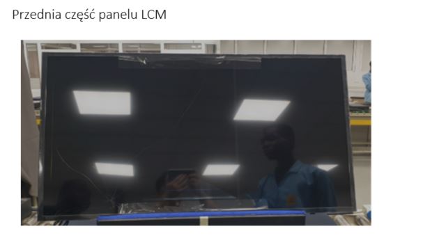 Moduł LCM składający się z wyświetlacza LCD oraz jednostki podświetlenia. Wyświetlacz LCD o przekątnej 54,64 cala i rozdzielczości 3840 x 2160 zawiera m.in. dwa arkusze polaryzacyjne, warstwę ciekłokrystaliczną, matrycę TFT z płytką PCB, filtr kolorów (RGB) oraz sterownik źródłowy. Jednostka podświetlenia składa się z arkusza optycznego, listwy LED i obudowy. Do modułu LCM przymocowana jest osłona tylna z tworzywa sztucznego. Produkt w momencie importu nie zawiera zamontowanych komponentów: płytki PBA, płytki SMPS, kabli zasilających płytki, głośników, modułu Wi-Fi, kabli USIT. Nie posiada ekranu dotykowego, karty konwersji wideo, tunerów, dekoderów ani urządzeń odbierających sygnały telewizyjne. Przeznaczony jest do końcowego montażu odbiorników telewizyjnych. Produkt zapakowany jest w kształtki styropianowe oraz karton, w którym znajduje się również dołączony stojak. Wymiary produktu z opakowaniem [mm]: 1399 x 148 x 846.