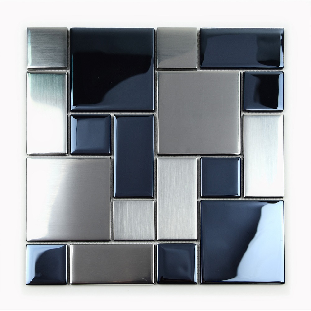 Mozaiki wykonane z płytek szklanych. Tafle szkła pocięte zostały na elementy o wymiarach 46,5 x 46,5 mm - 8 szt., 95 x 95 mm - 4 szt., 95 x 46,5 mm - 6 szt., umieszczone na podłożu - siatce z tworzywa sztucznego i połączone za pomocą kleju. Gotowa mozaika posiada wymiary 296 x 296 mm i grubość 6 mm. Elementy szklane są malowane farbą i dekorowane metodą elektroplatingu od spodniej lub wierzchniej strony. Mogą mieć gładką lub strukturalną powierzchnię. Prezentowane w różnych kolorach. Przeznaczone są do przyklejania na ściany wewnątrz pomieszczeń. Towary transportowane w zbiorczym opakowaniu kartonowym, zabezpieczone folią i przekładkami z tworzywa sztucznego.