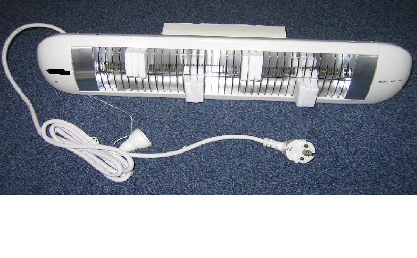 Grzejnik elektryczny z oporowym elementem grzejnym, o mocy 600 W, zasilany prądem przemiennym o parametrach 230V/50 Hz, przeznaczony do ogrzewania pomieszczeń. Przystosowany do trwałego zamocowania na ścianie i podłączenia do gniazda elektrycznego przy pomocy przewodu zasilającego zakończonego wtyczką. Towar opakowany w pudełko kartonowe o wymiarach 570 x 155 x 155 mm. Opakowanie zawiera: grzejnik, 2 szt. kołków z wkrętami oraz instrukcję montażu i eksploatacji grzejnika.