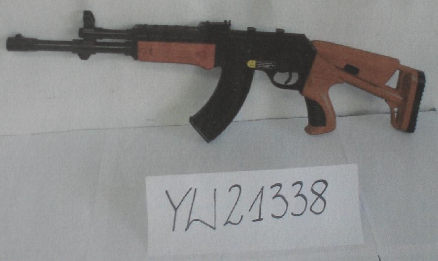 Karabin sprężynowy wykonany z tworzywa sztucznego, strzelający jednorodnymi kulkami z tworzywa sztucznego o średnicy 6 mm. Wyrzut  kulki z pistoletu następuje na skutek zwolnienia silnego mechanizmu sprężynowego napinanego ręcznie przed każdym wystrzałem poprzez tzw. przeładowanie. Maksymalny zasięg strzału wynosi 50 m. Pistolet  pakowany jest w worek z tworzywa sztucznego lub pudełko kartonowe. Opakowanie zawiera również około 20 sztuk amunicji - kulki z tworzywa sztucznego o średnicy 6 mm oraz opcjonalnie celownik laserowy lub latarkę - przeznaczone do zamontowania na pistolecie.
