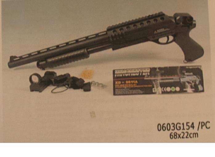 Karabin sprężynowy wykonany z tworzywa sztucznego, strzelający jednorodnymi kulkami z tworzywa sztucznego o średnicy 6 mm. Wyrzut  kulki z pistoletu następuje na skutek zwolnienia silnego mechanizmu sprężynowego napinanego ręcznie przed każdym wystrzałem poprzez tzw. przeładowanie. Maksymalny zasięg strzału wynosi 50 m. Pistolet  pakowany jest w worek z tworzywa sztucznego lub pudełko kartonowe. Opakowanie zawiera również około 20 sztuk amunicji - kulki z tworzywa sztucznego o średnicy 6 mm oraz opcjonalnie celownik laserowy lub latarkę - przeznaczone do zamontowania na pistolecie.