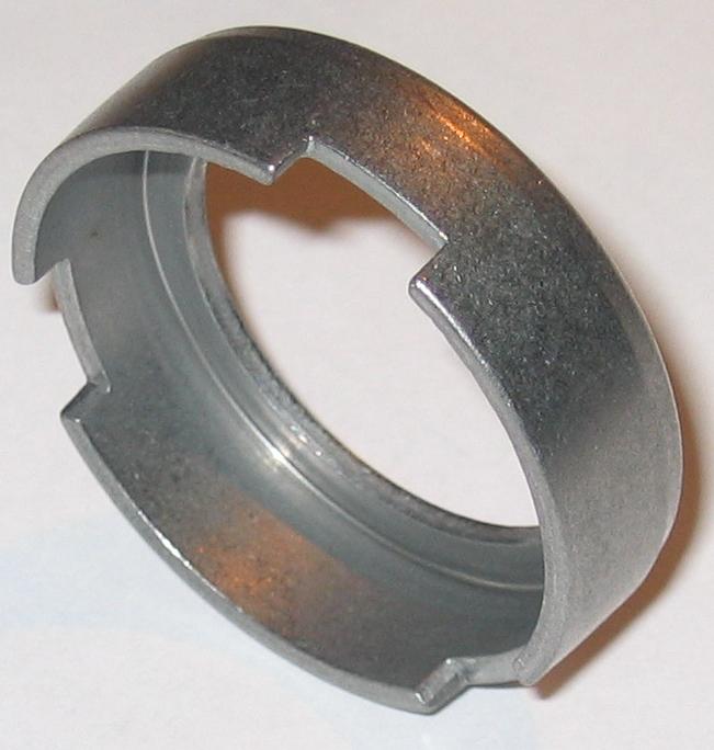 "Yoke" - stalowy element ukształtowany na prasach hydraulicznych i obrobiony powierzchniowo, będący częścią składową obudowy cewki w samochodowym elektrycznym układzie wspomagania układu kierowniczego.